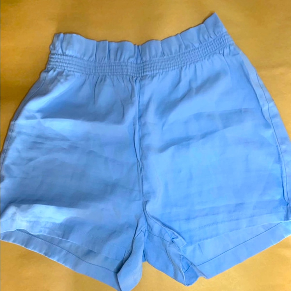 H&M linen/cotton blend shorts. Baby blue. Size 8. EUC. Worn only a few times.
